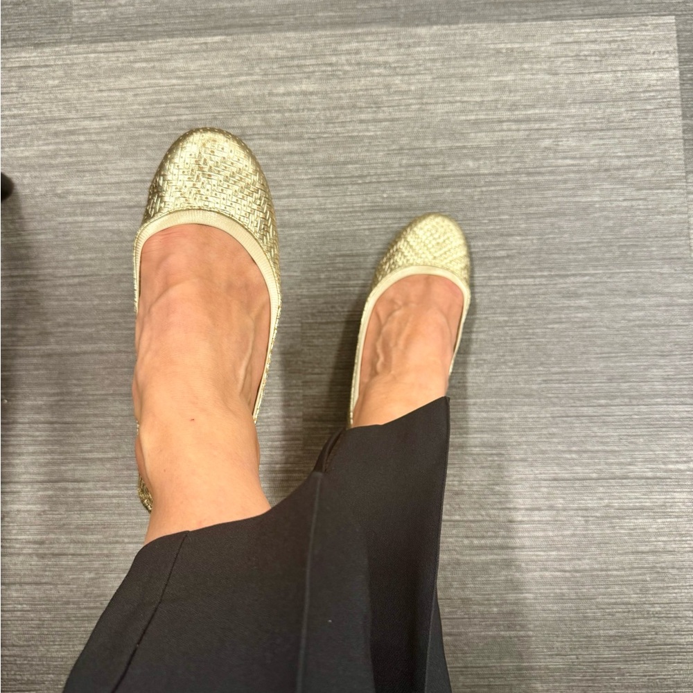 VIONIC Anita Gold Flats with Elegant Woven Design Size 7